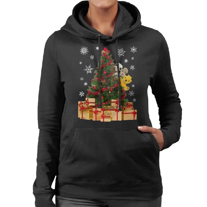 Sooty Christmas Characters Peeking Around Xmas Tree Women's Hooded Sweatshirt Hoodie with Pattern Geometric Abstract Sooty Christmas Characters Peeking Around Xmas Tree Women's Hooded Sweatshirt Hoodie with Pattern Geometric Abstract