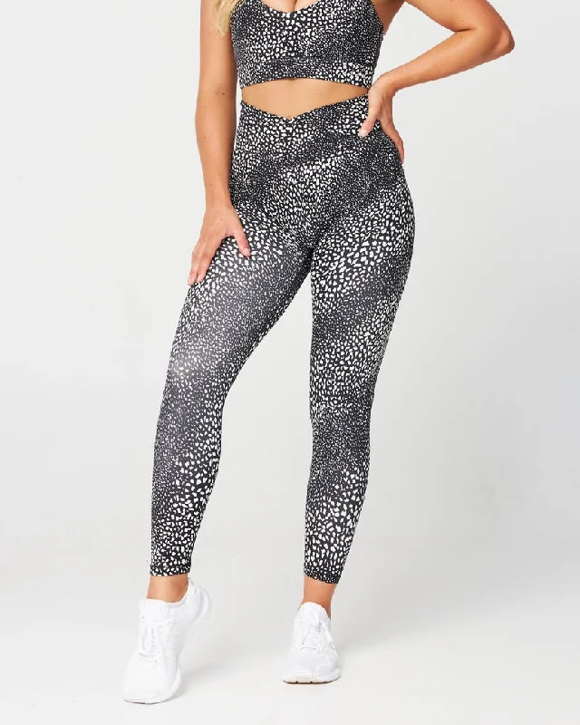 Muscle Republic | Balance 7/8 Leggings - Animal Print Comfortable Cold Weather Leggings Muscle Republic | Balance 7/8 Leggings - Animal Print Comfortable Cold Weather Leggings