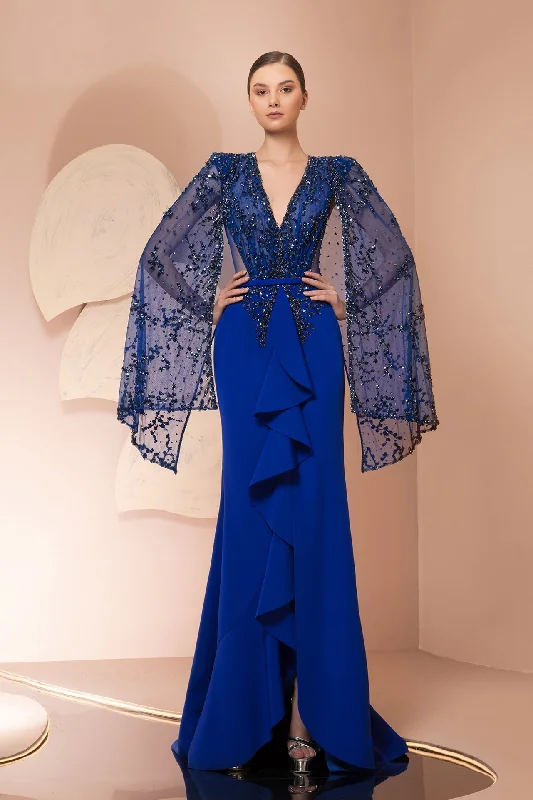 Long wide sleeves emboidered crepe dress